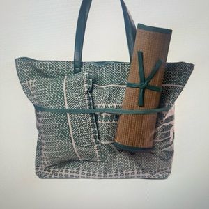 New Manaola Beach Tote with Beach Mat & Pillow